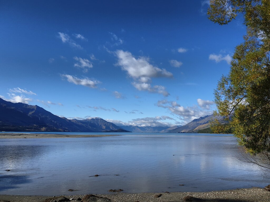 Blick vom Kinloch-Campingplatz bei Sonnenschein