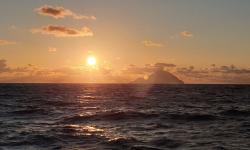 Featured image of post Vulcanic islands and sailing boats