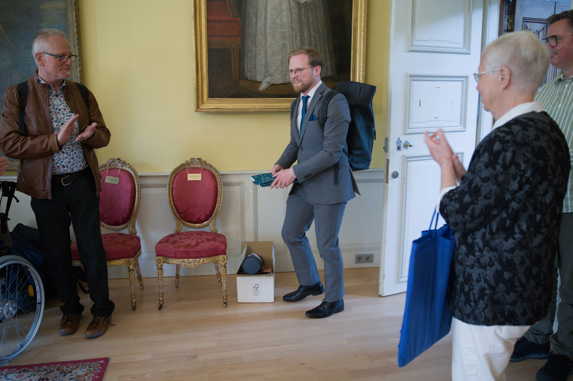 Ich wurde mit Applaus in den Festräumen des Schlosses empfangen.