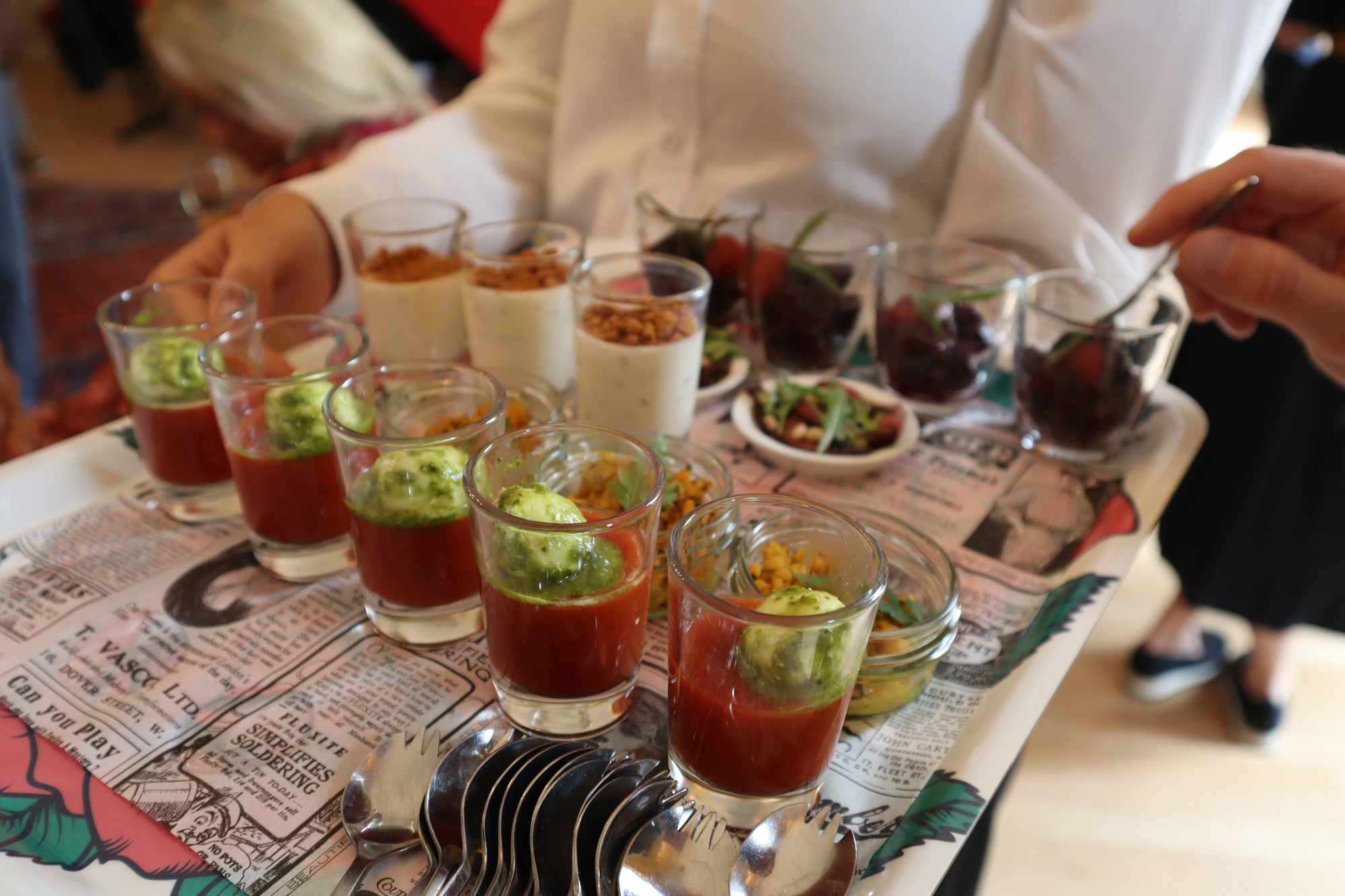 Verfügbar waren verschiedene Häppchen, wie Rote Beete, Couscous und Tomatensuppe.