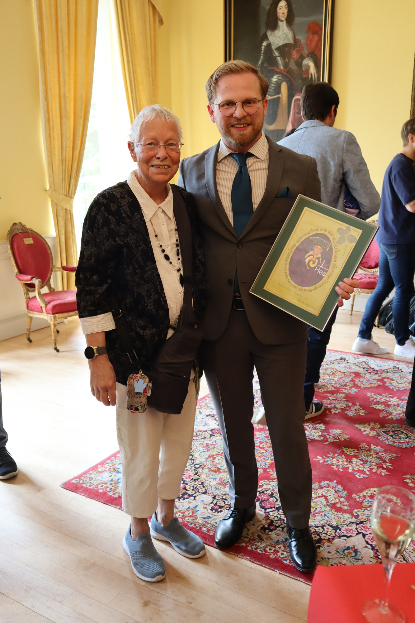 Meine Grundschullehrerin hat mir eines ihrer berühmten “Mo-Eier” gebastelt.