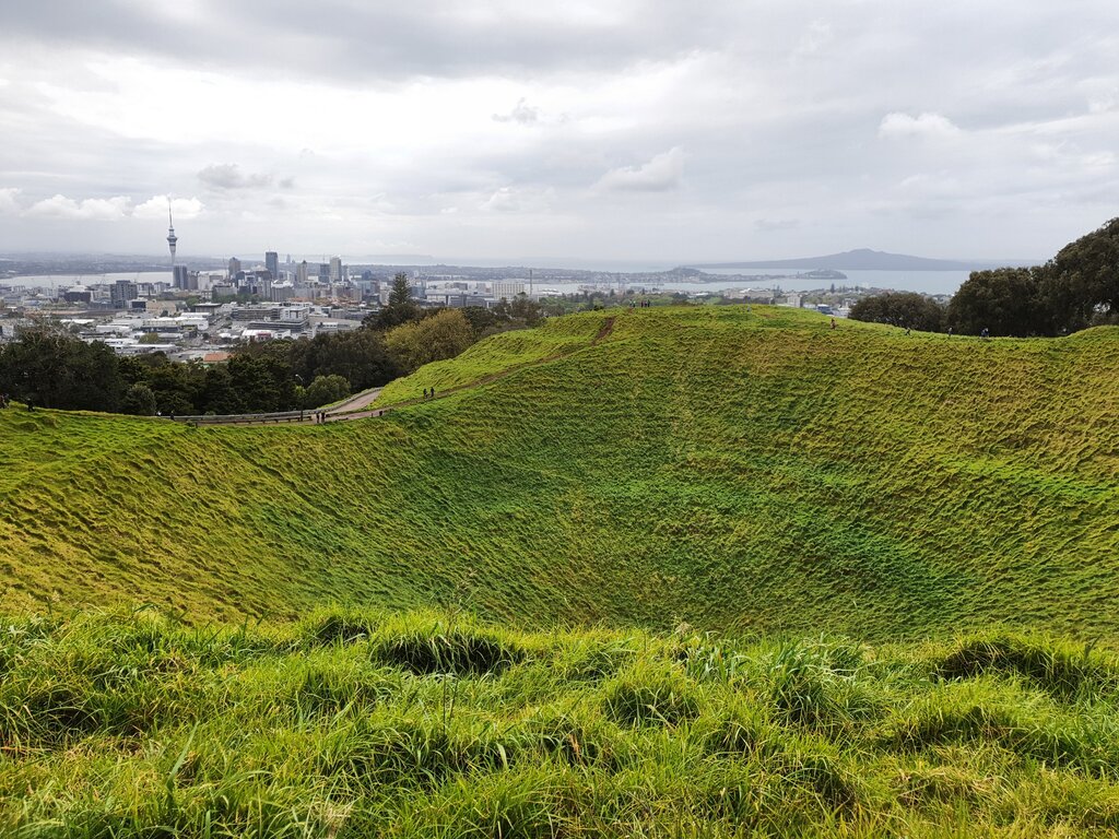 Mount Eden ist der Hausberg von Auckland, mitten in der Stadt gelegen.