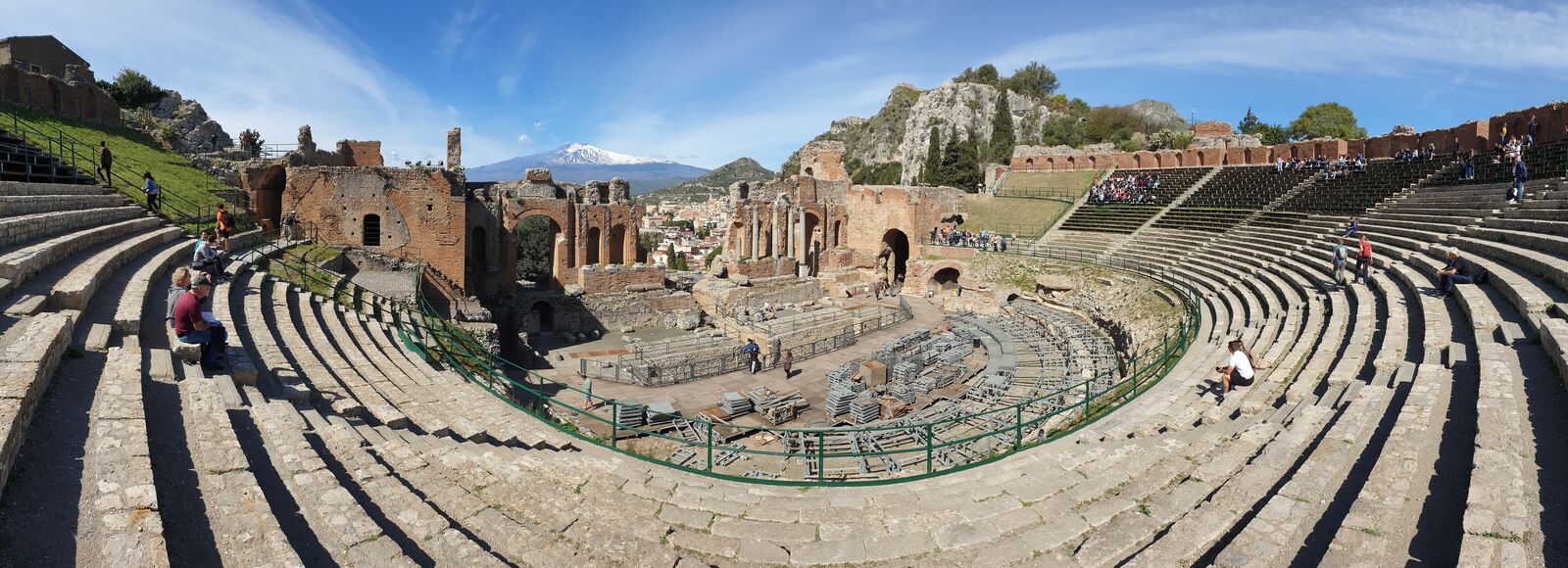 Das griechische Amphitheater von Taormina mit Blick auf den Ätna