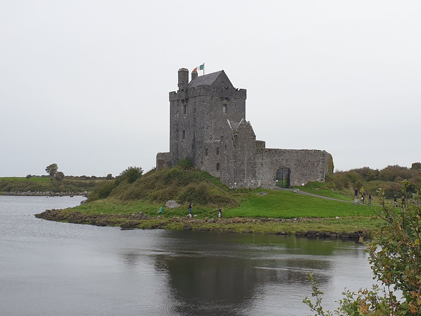 Dunguaire Castle: Eine typische irische Burg