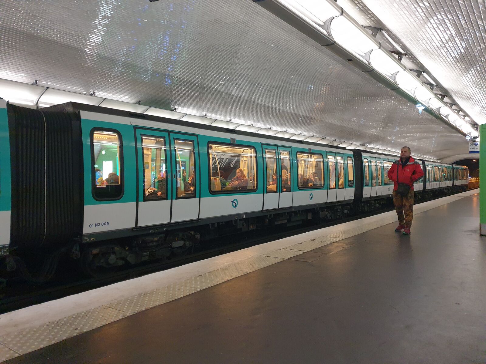 Bereifter U-Bahnzug der Pariser Metro